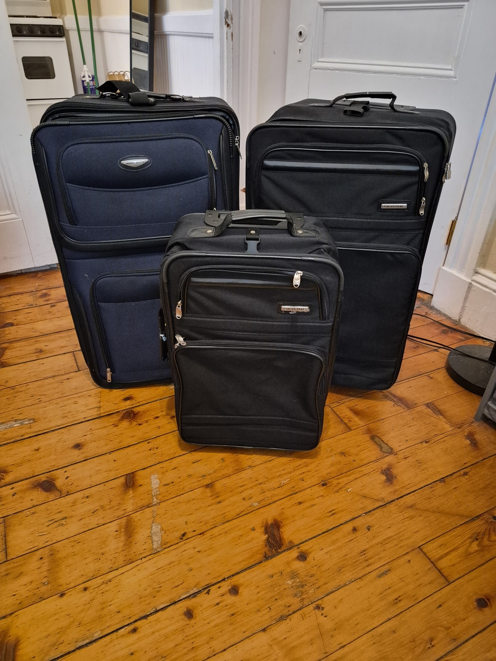 Samsonite Black and Navy Softside Spinner Luggage Trio